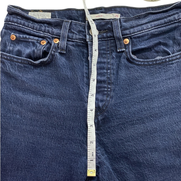 Levi’s Premium - Wedgie Icon Fit Jeans - Picture 11 of 14